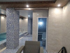 کلبه استخردار با منظره جنگل در کوهپایه اسالم
