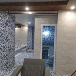 کلبه استخردار با منظره جنگل در کوهپایه اسالم