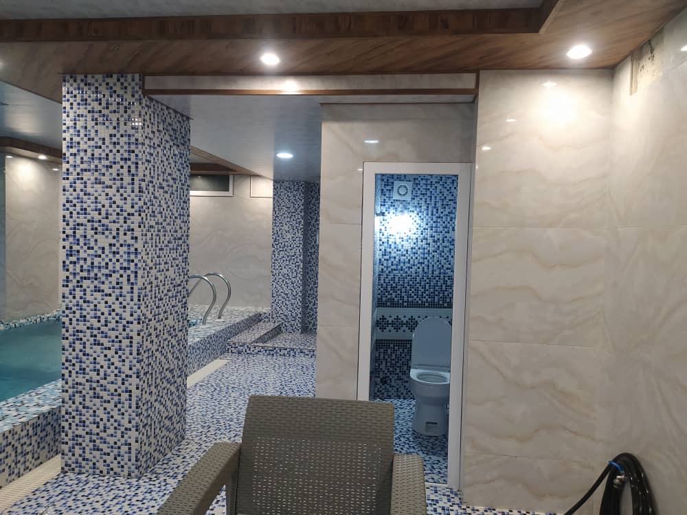 کلبه استخردار با منظره جنگل در کوهپایه اسالم