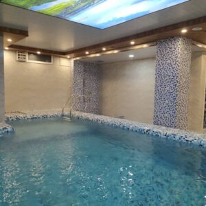 کلبه استخردار با منظره جنگل در کوهپایه اسالم