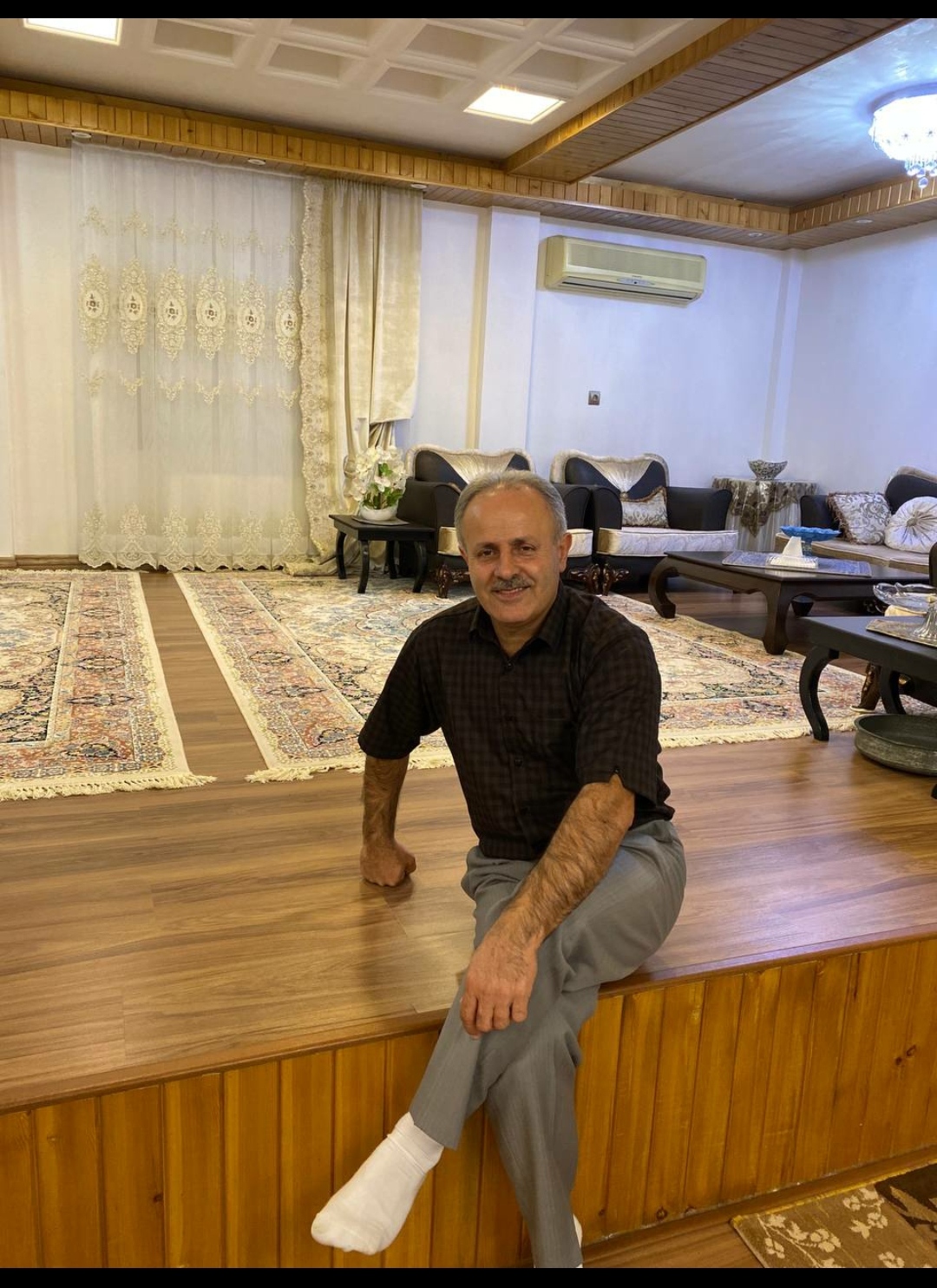 کلبه استخردار با منظره جنگل در کوهپایه اسالم