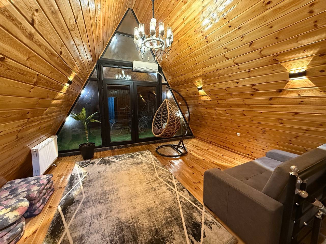 کلبه دنج نزدیک رودخونه و جنگل گیسوم