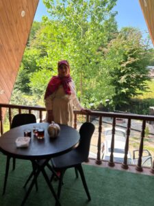 یه قاب عکس بهاری با کلبه مثلثی ؛)