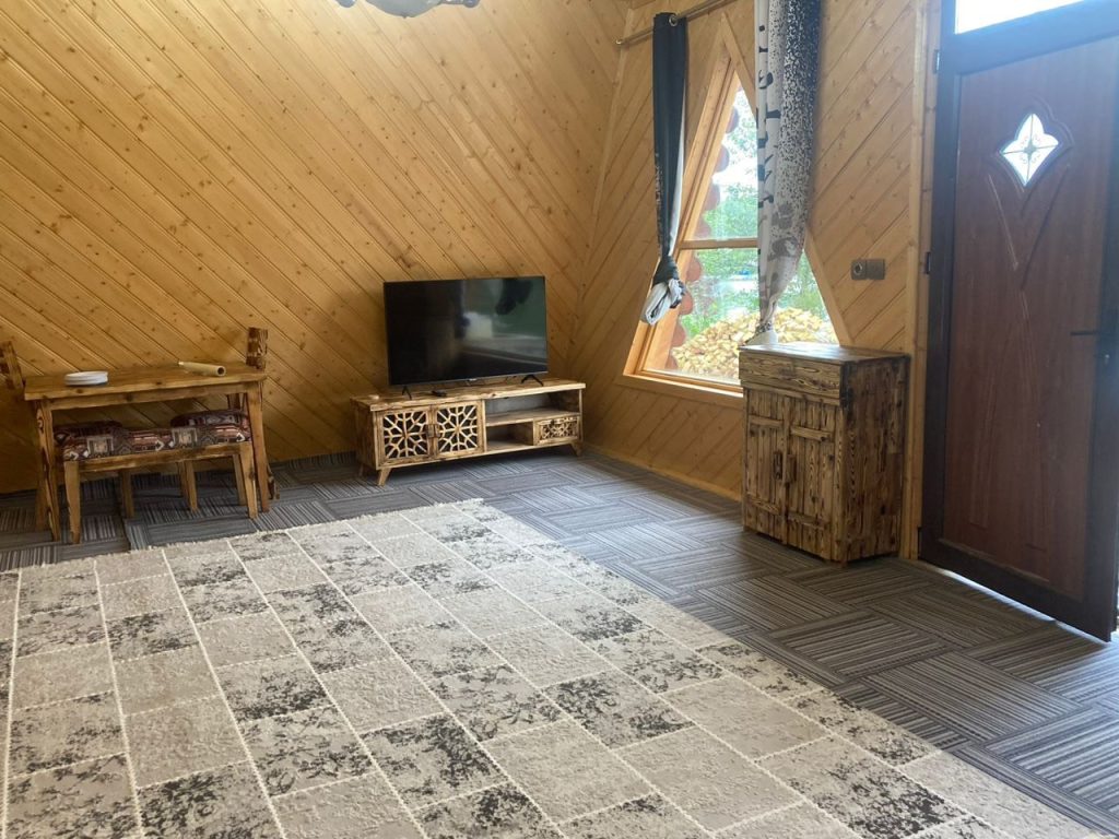 کلبه جنگلی دوخواب لب دریاچه گیسوم