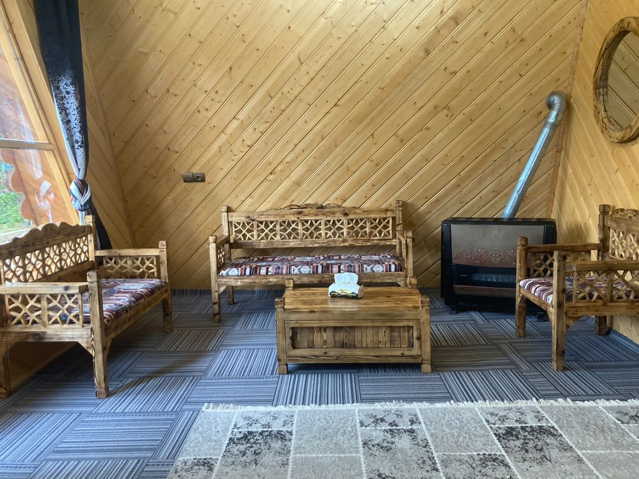 کلبه جنگلی دوخواب لب دریاچه گیسوم