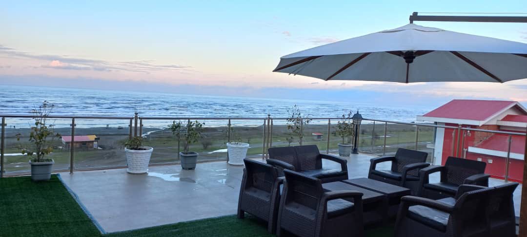 واحد دوخواب با منظره جنگل و ساحل گیسوم